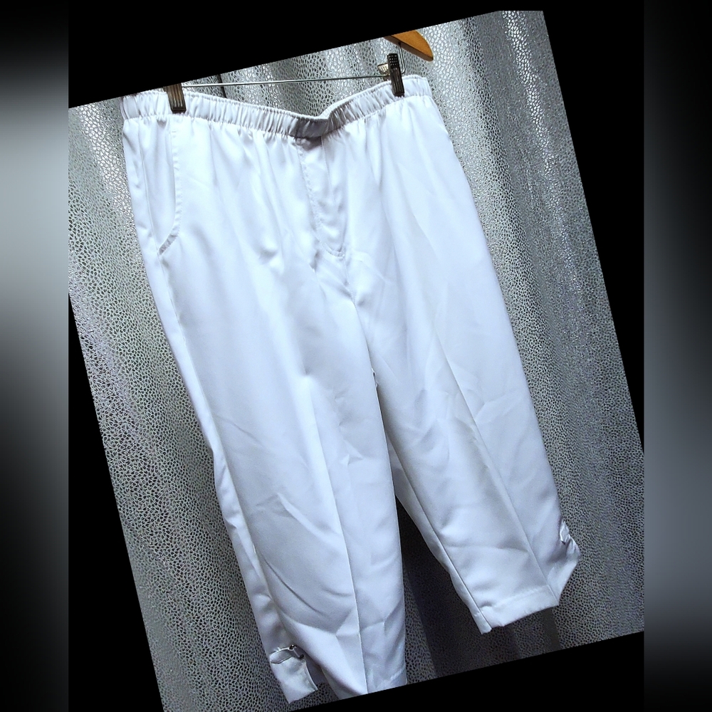 White Cropped Capris Pants By Allison Daley